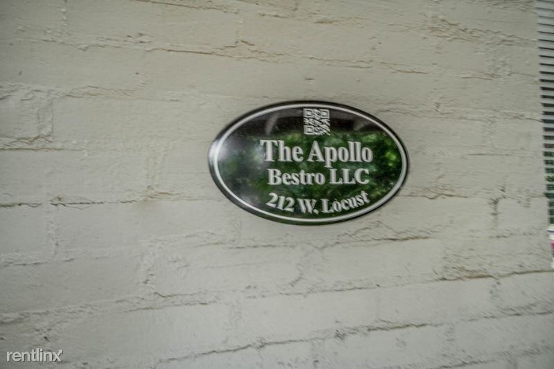 212 212 W Locust St B - Photo 3 of 16