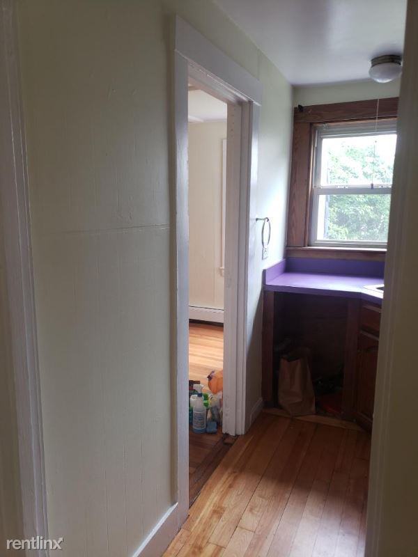 37 37 Salem St 1 - Photo 3 of 7