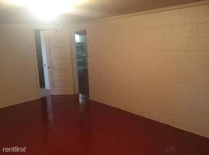 3213 S 43rd St - Photo 2 of 12