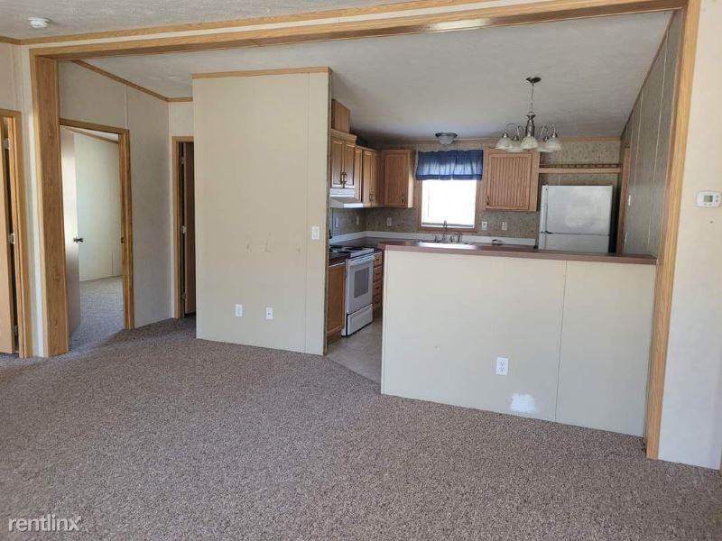 261 Back St - Photo 3 of 14