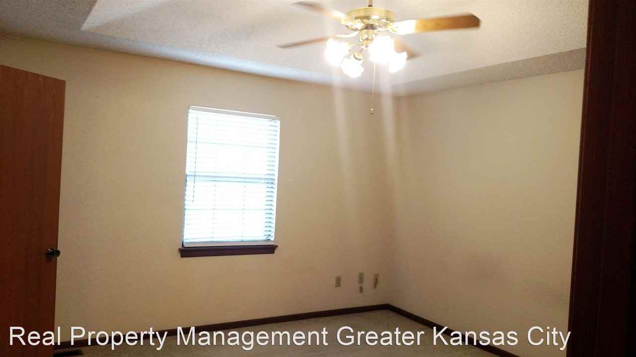 3504 Ne Independence Ave - Photo 3 of 13