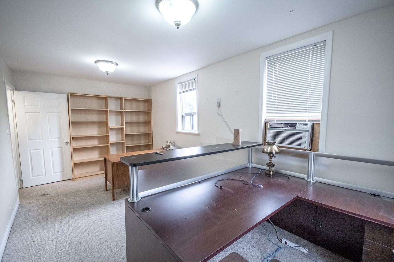 723 Lakeshore Rd E - Photo 3 of 11