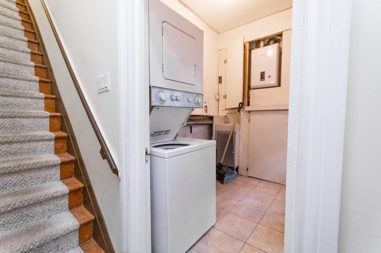 723 Lakeshore Rd E - Photo 2 of 11