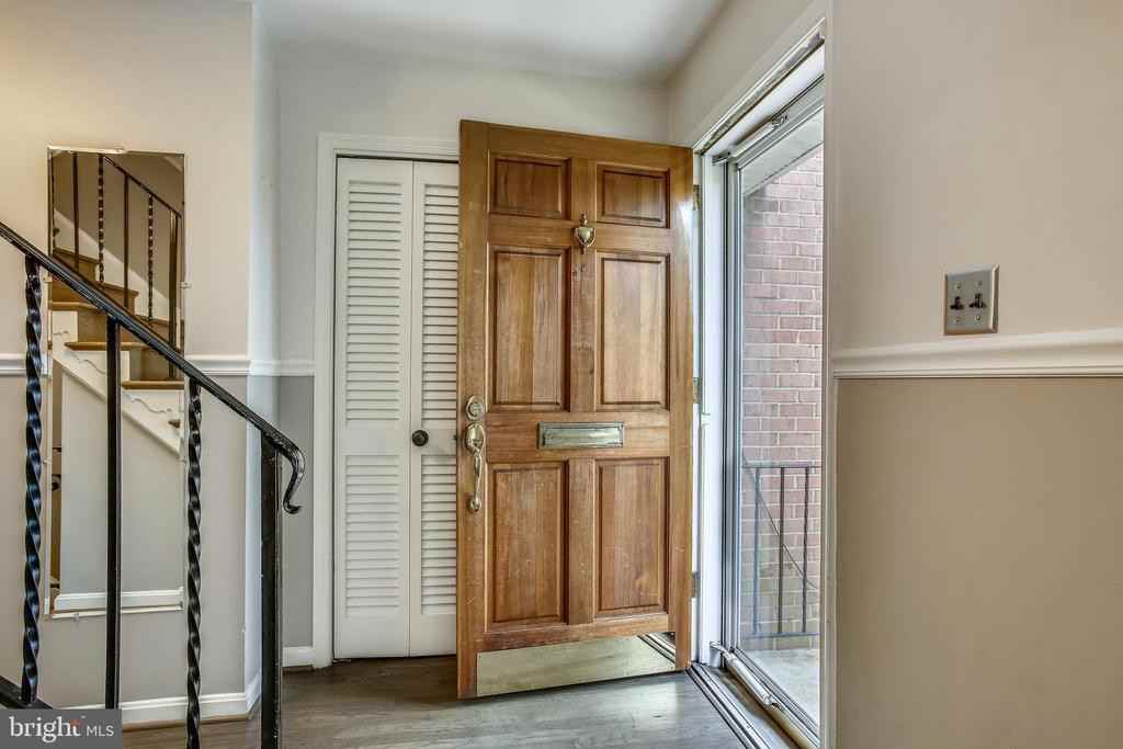 1008 N Vail St - Photo 2 of 50