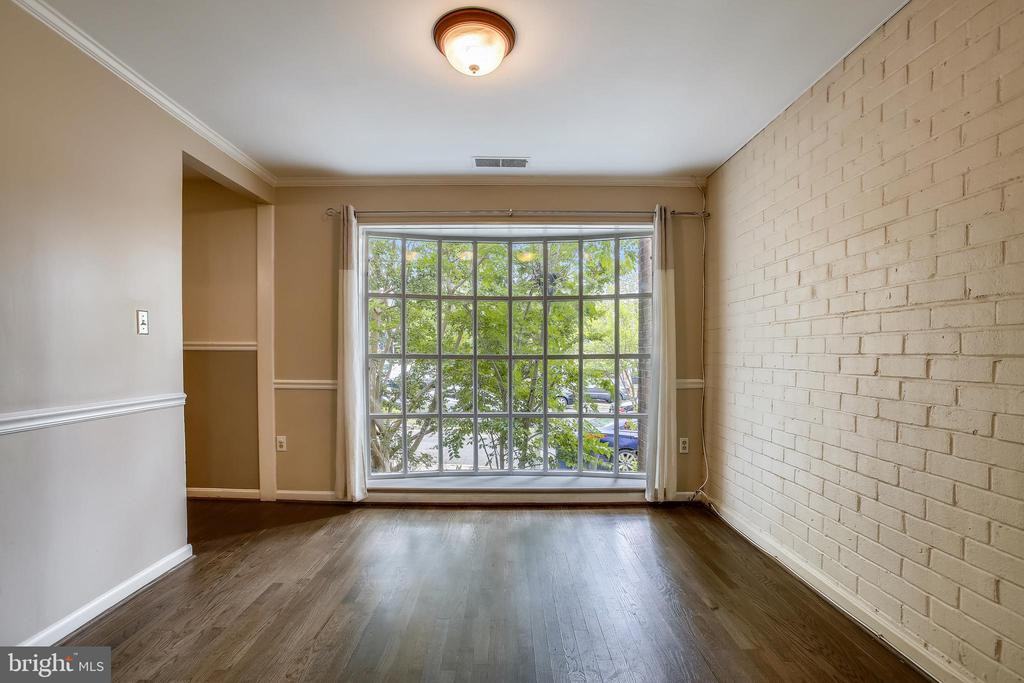 1008 N Vail St - Photo 3 of 50