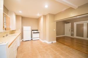featured image of 227 Nw 11th St #8