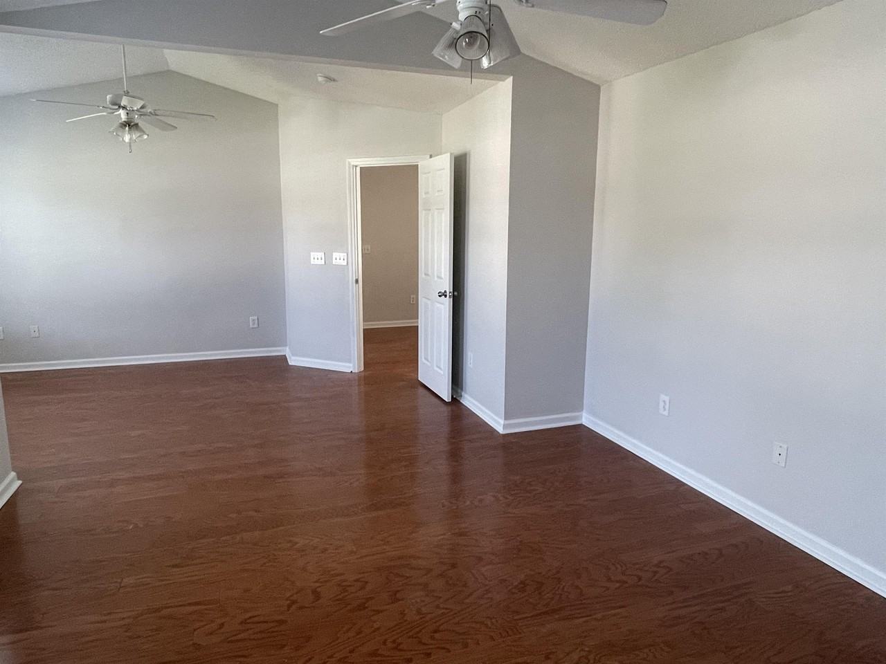 2704 Holmes Ct N - Photo 3 of 30