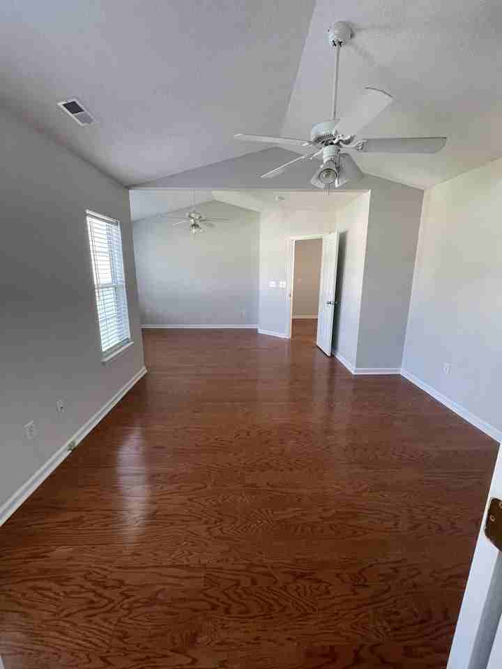 2704 Holmes Ct N - Photo 4 of 30