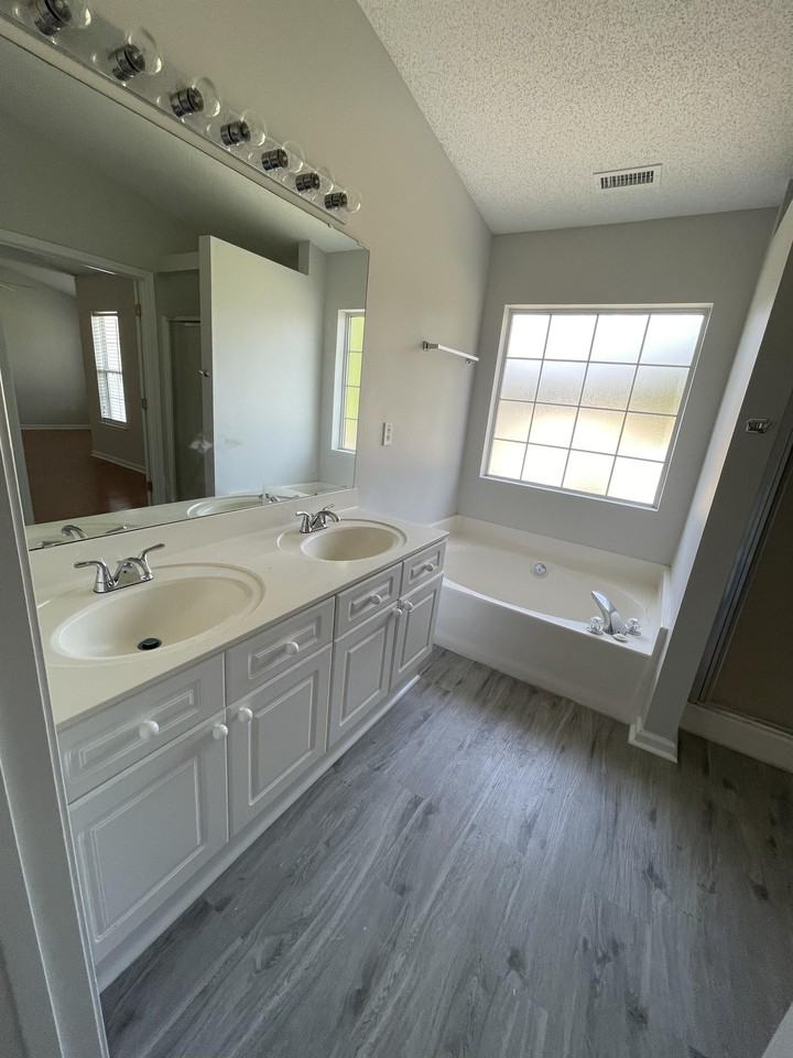 2704 Holmes Ct N - Photo 6 of 30