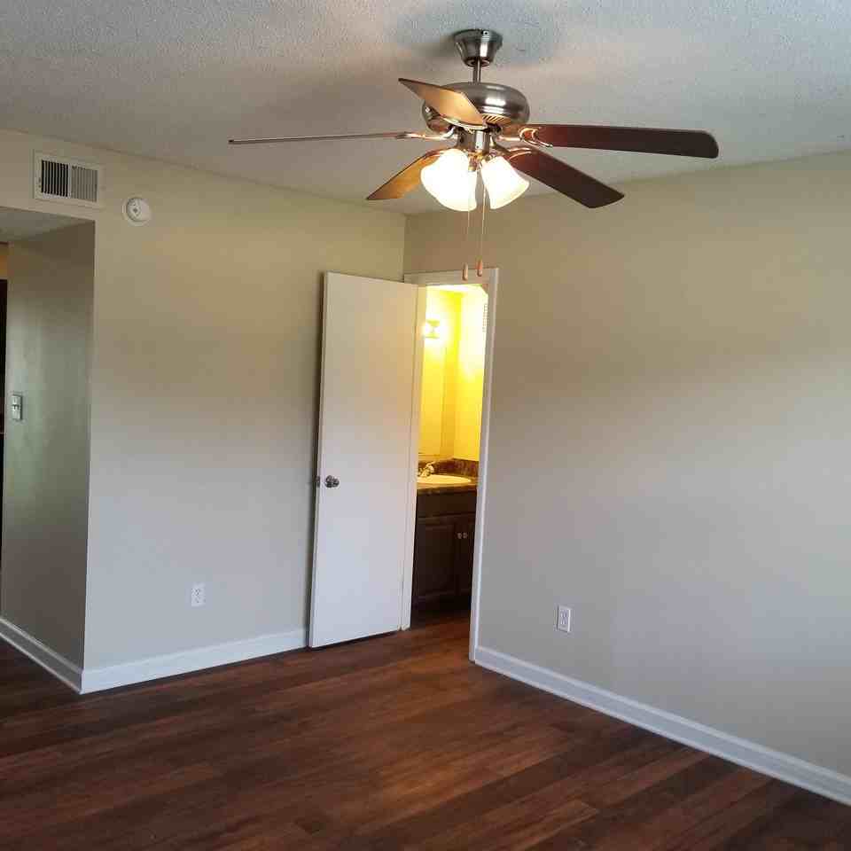 306 Hollingsworth Ave #HQ - Photo 3 of 14