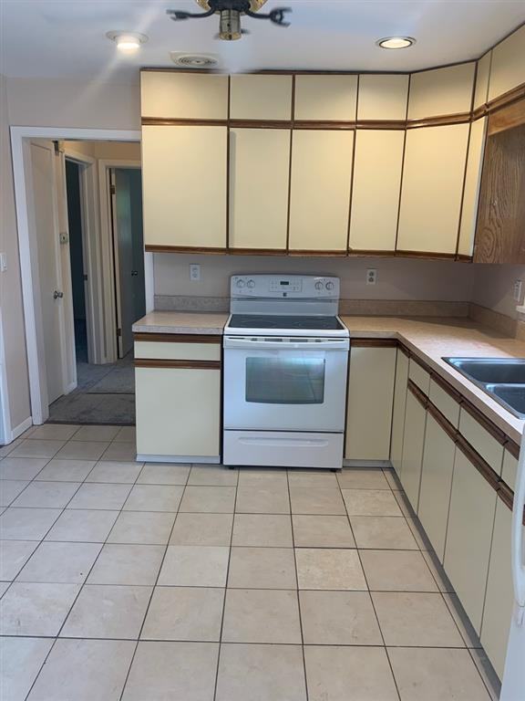 282 Wooded Ln - Photo 3 of 13