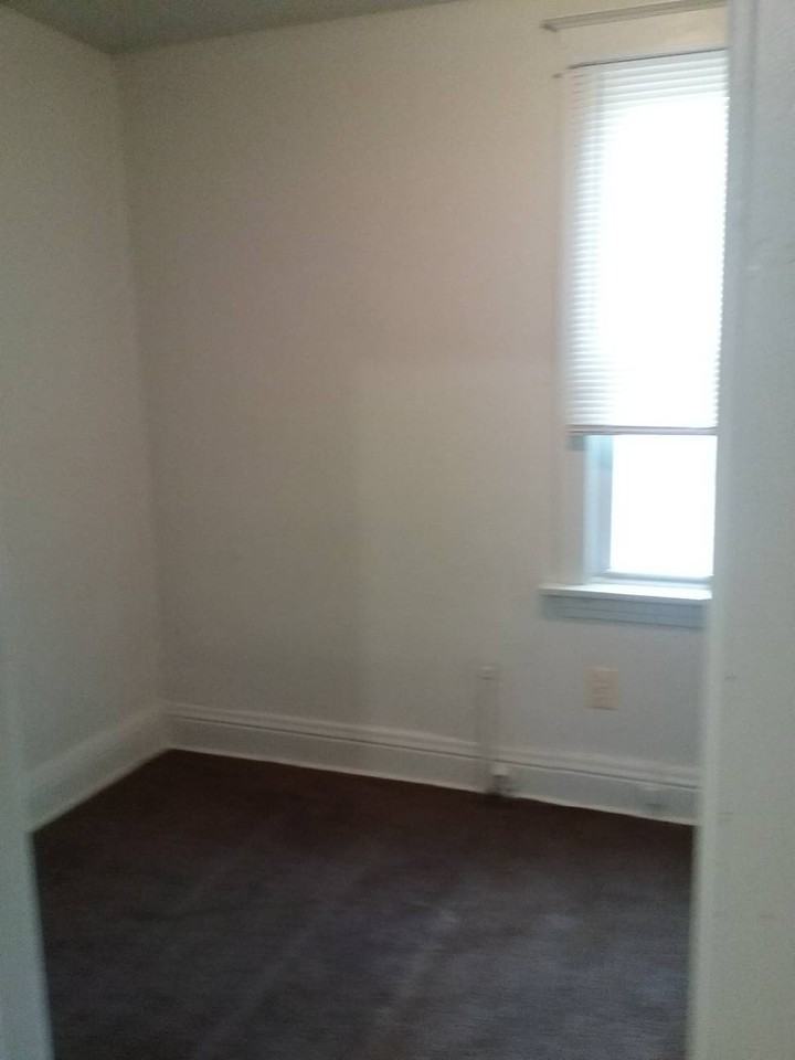 1014 Kenwood St #1 - Photo 2 of 9