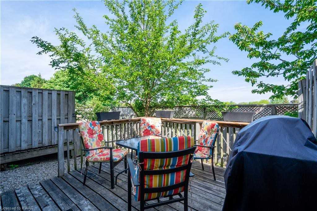 90 Mooregate Cres - Photo 2 of 18
