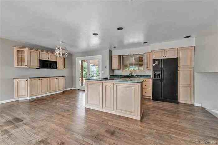 8447 Yarrow Ct - Photo 3 of 20