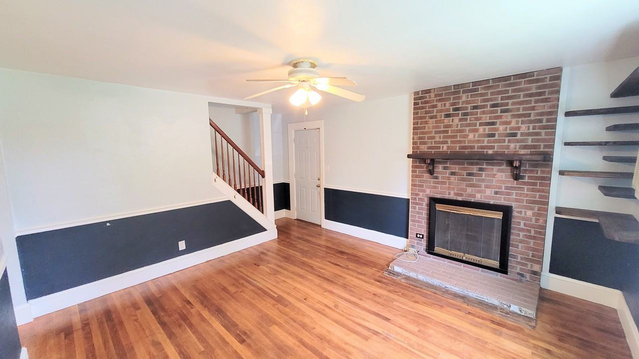 1447 Kempsville Rd - Photo 2 of 13