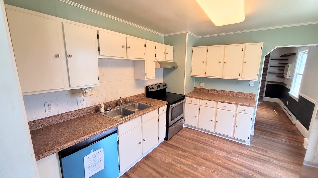 1447 Kempsville Rd - Photo 3 of 13