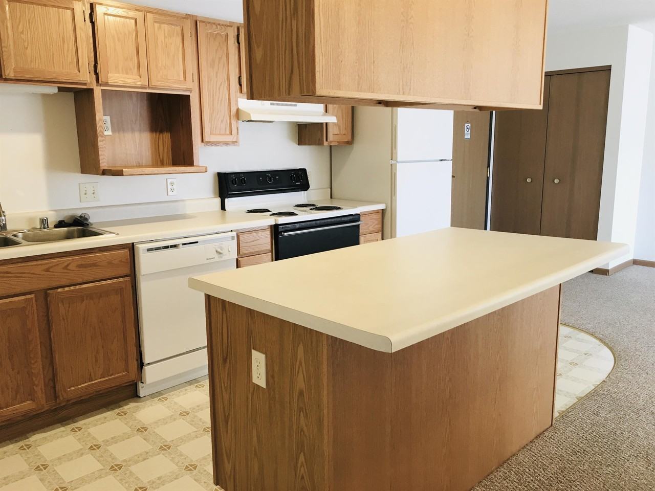1001 GRANDVIEW AVE - 104 #104 - Photo 2 of 17