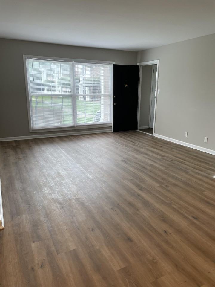 809 Oak Leaf Cir Apt B #809B - Photo 2 of 20