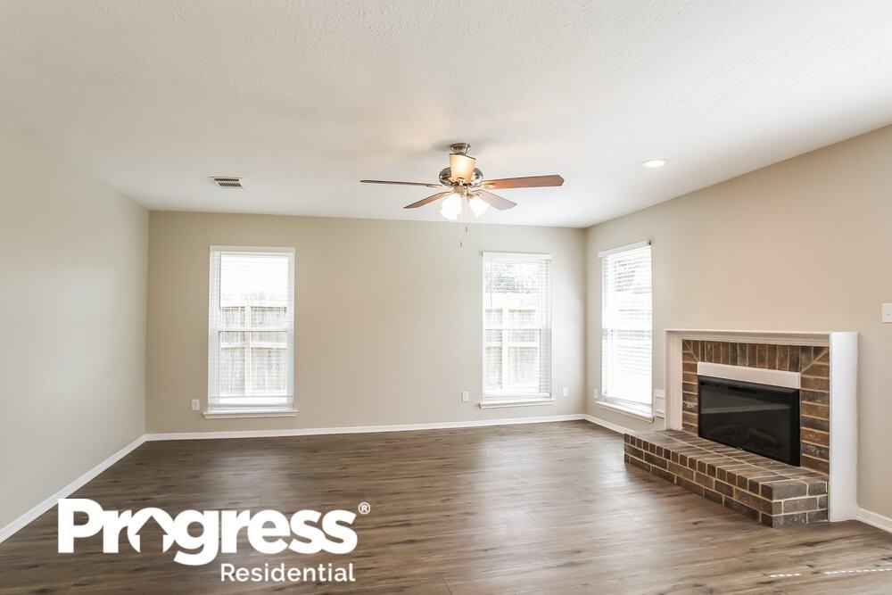 302 Dunford Ct - Photo 3 of 16