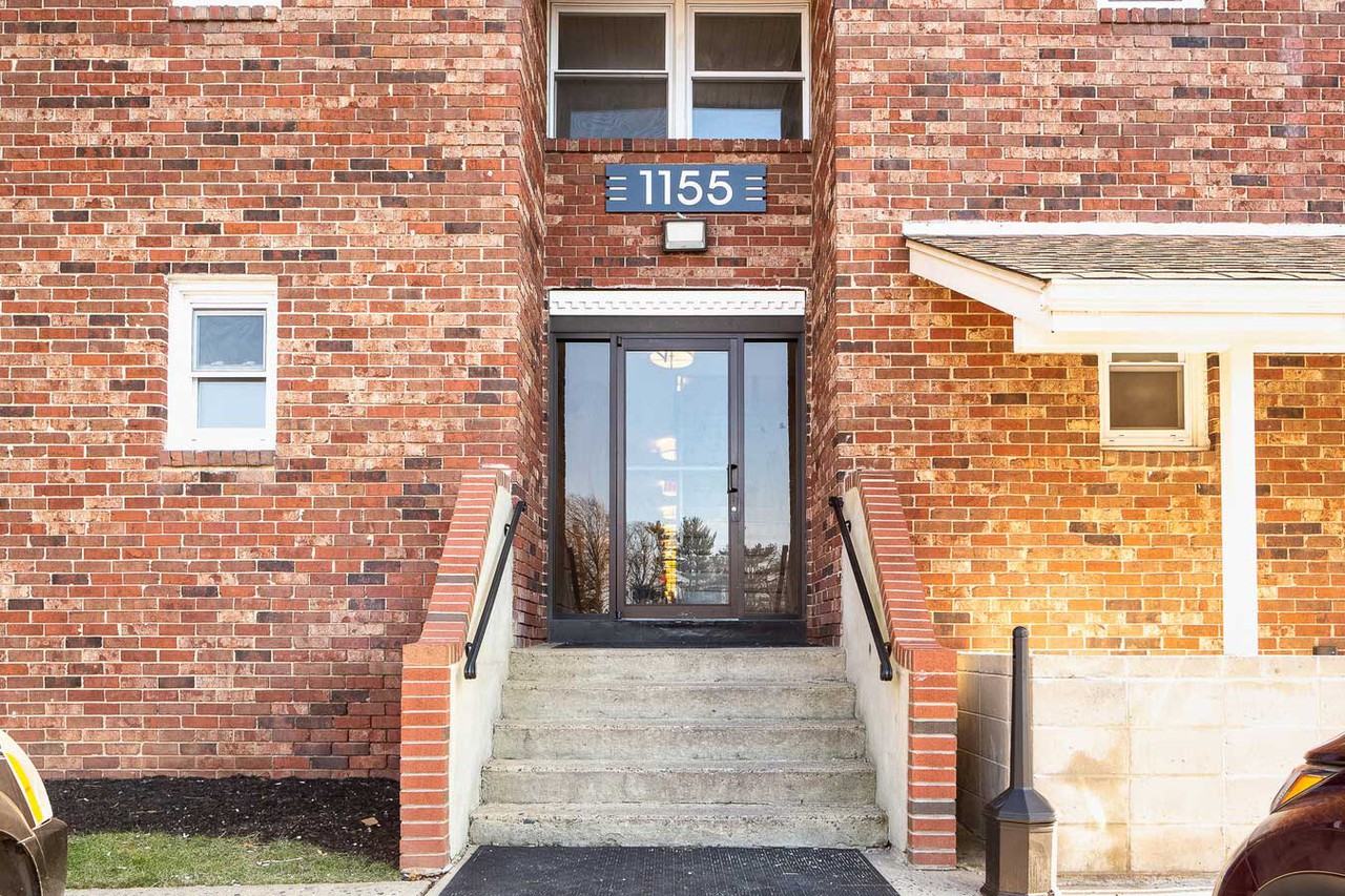 Livingston Gardens - Photo 6 of 38