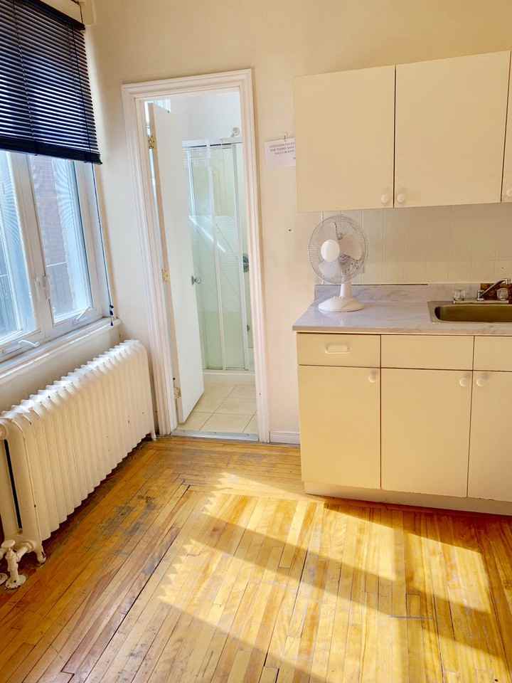 7017 Sherbrooke St W - Photo 2 of 5