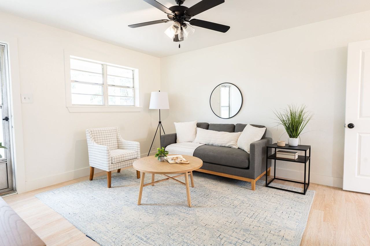 305 Fiesta Ave - Photo 2 of 17