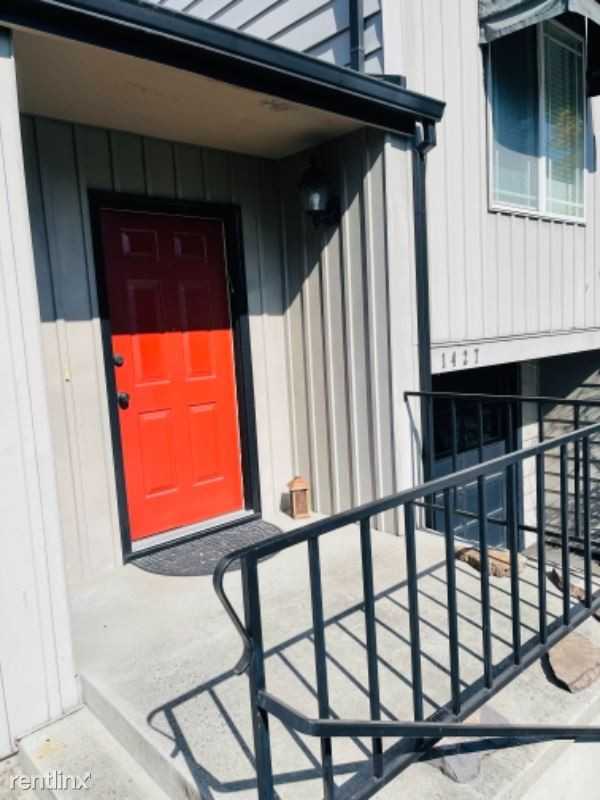 1427 Sw 66th Ave - Photo 2 of 10