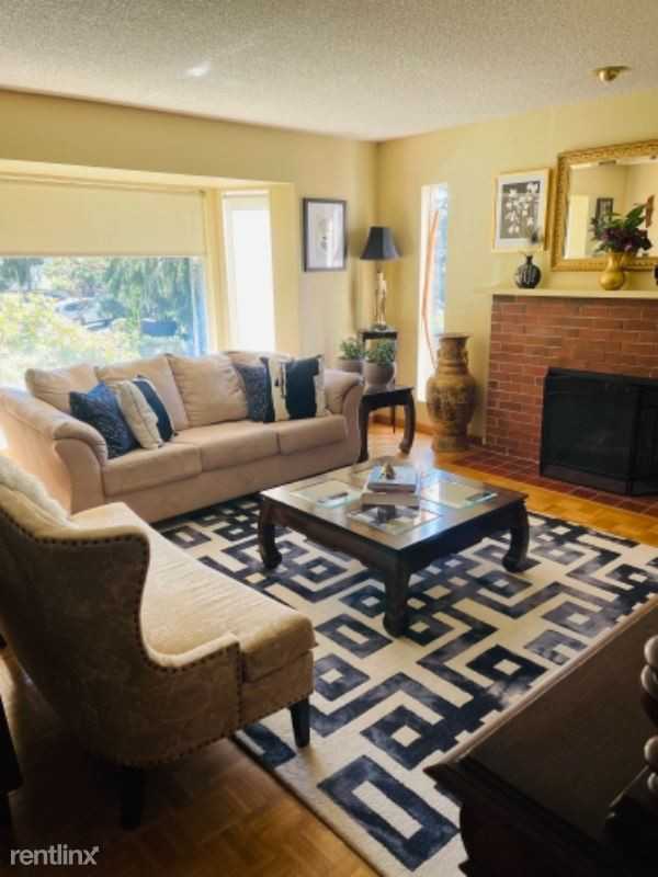 1427 Sw 66th Ave - Photo 3 of 10