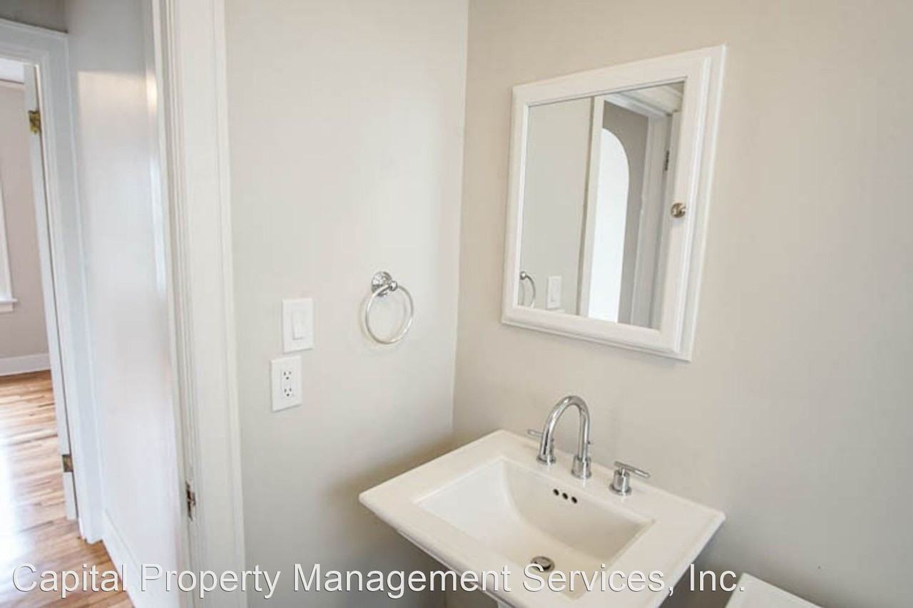 3035 NE Pacific St - Photo 3 of 4