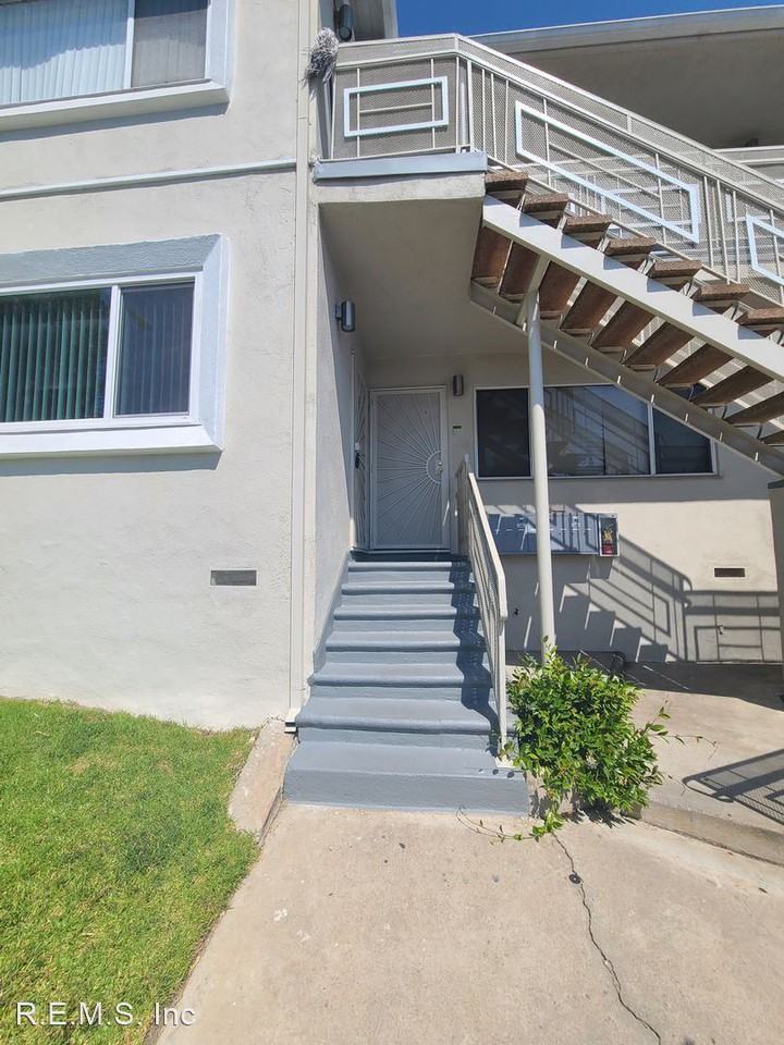 806 Austin Ave - Photo 3 of 14