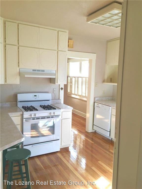 609 E Robinson Ave - Photo 3 of 24