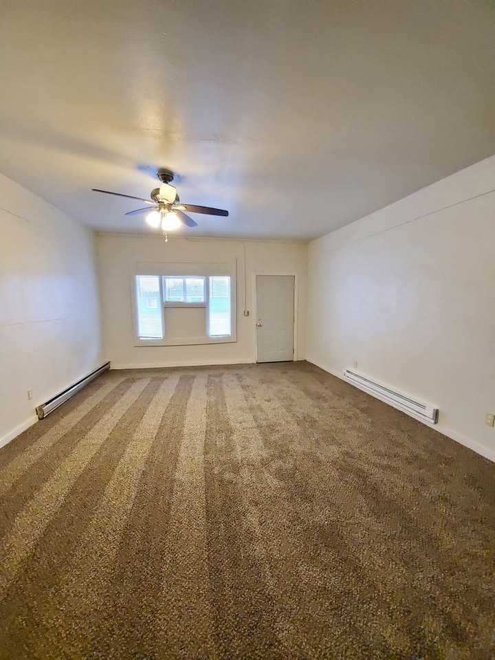 421 S County Rd - Photo 3 of 9