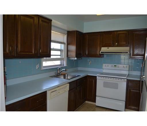 605 Winchester Ln - Photo 2 of 8