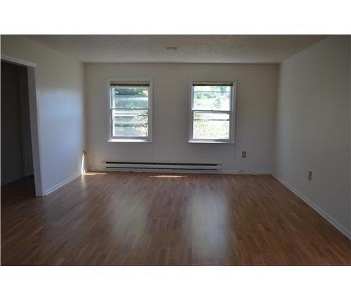 605 Winchester Ln - Photo 3 of 8