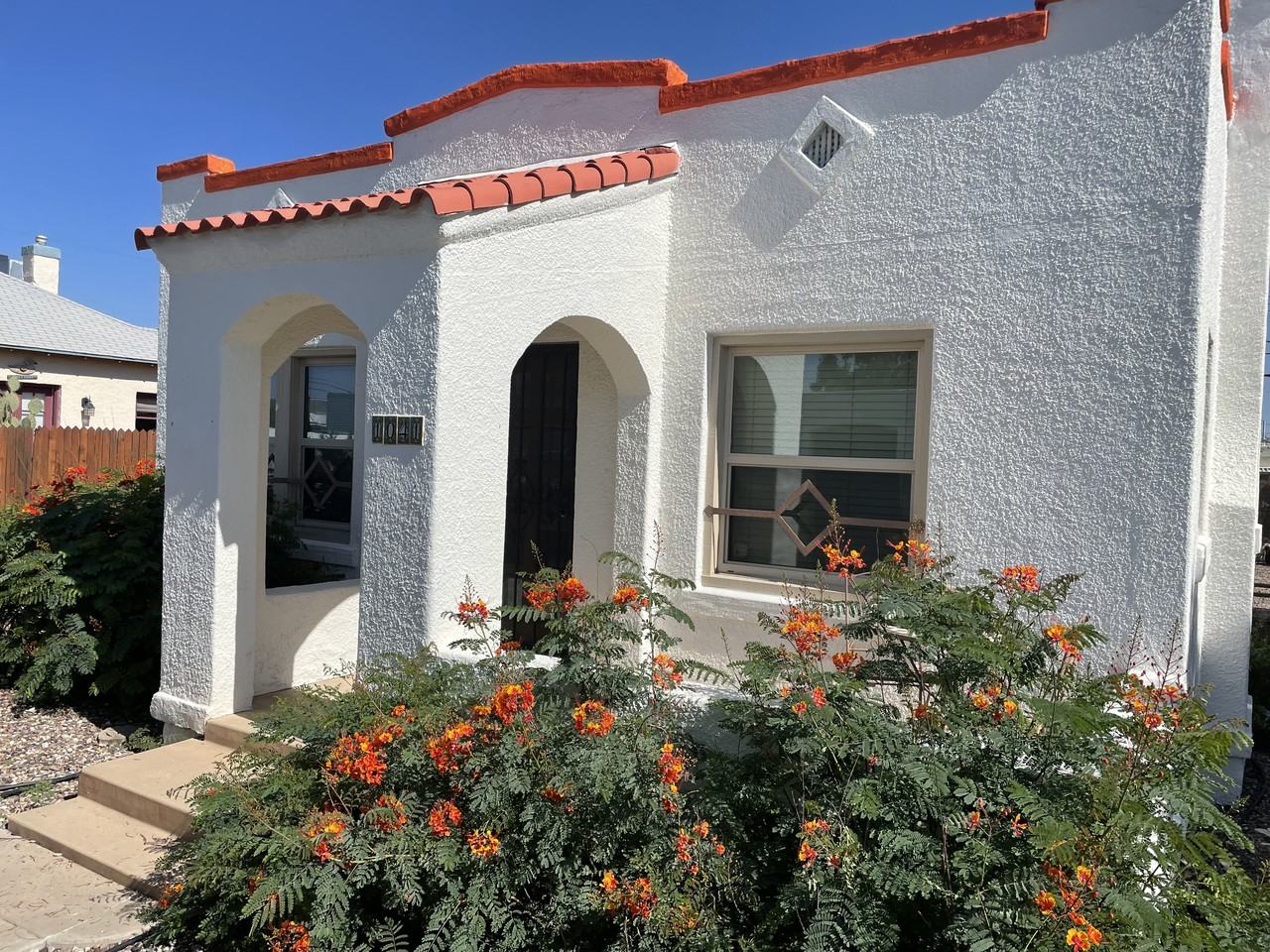 1041 E Grant Rd - Photo 2 of 33