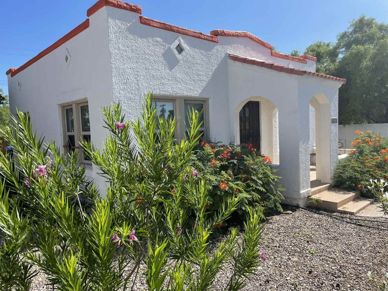 1041 E Grant Rd - Photo 3 of 33