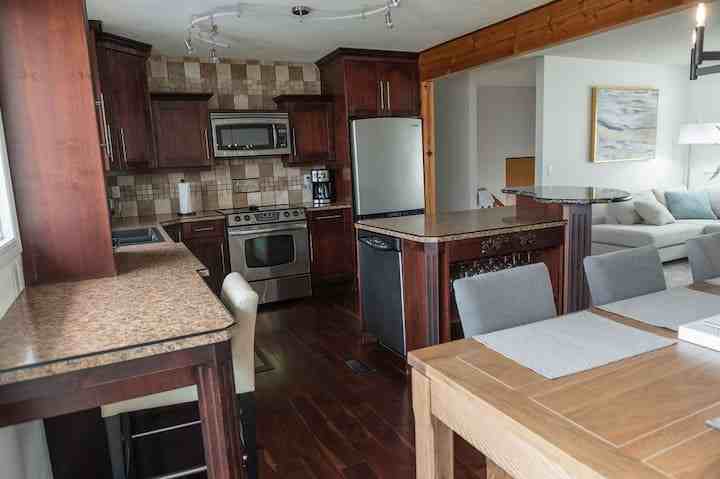 1631 Elm St E - Photo 2 of 17