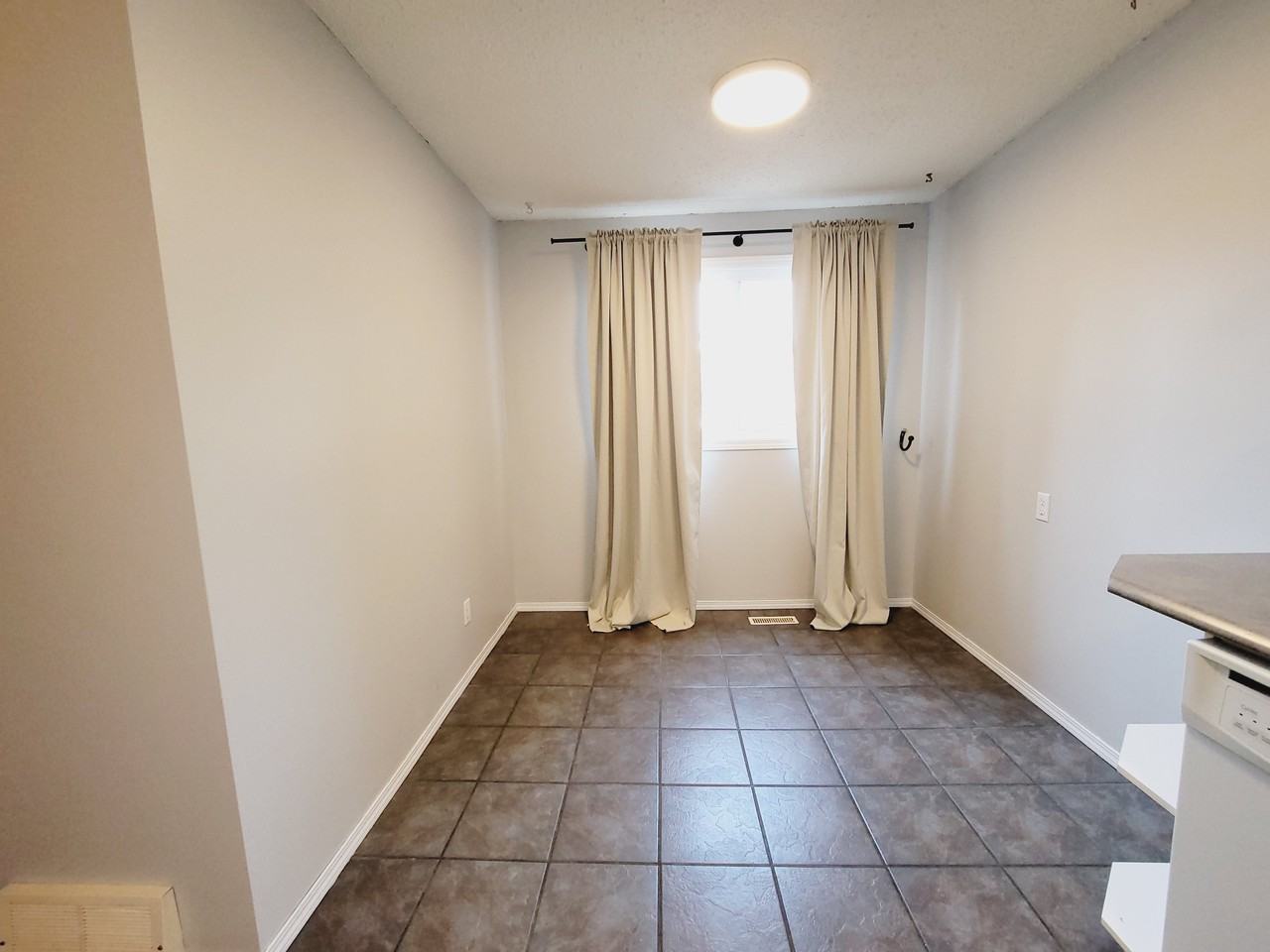 404 Clareview Rd Nw - Photo 3 of 16