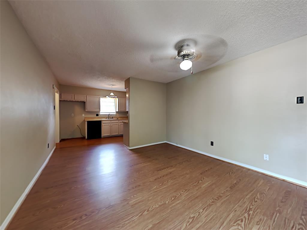 2209 Vanderbilt Ct - Photo 2 of 19