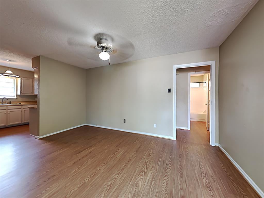 2209 Vanderbilt Ct - Photo 3 of 19