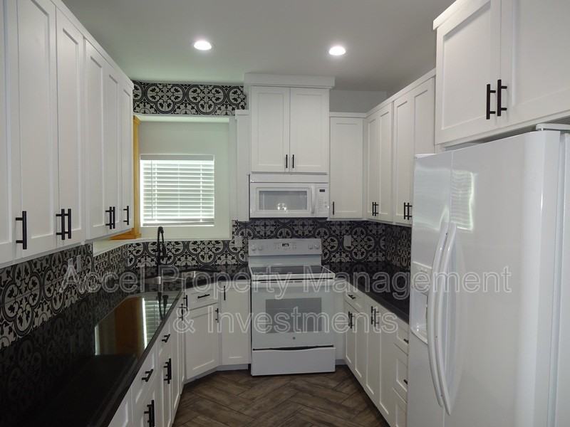 3304 Belinda St - Photo 5 of 14