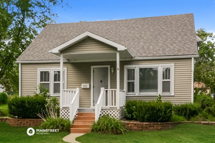 901 S 2nd St - Photo 2 of 18