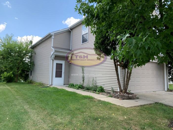 1284 Edgewater Dr - Photo 3 of 32