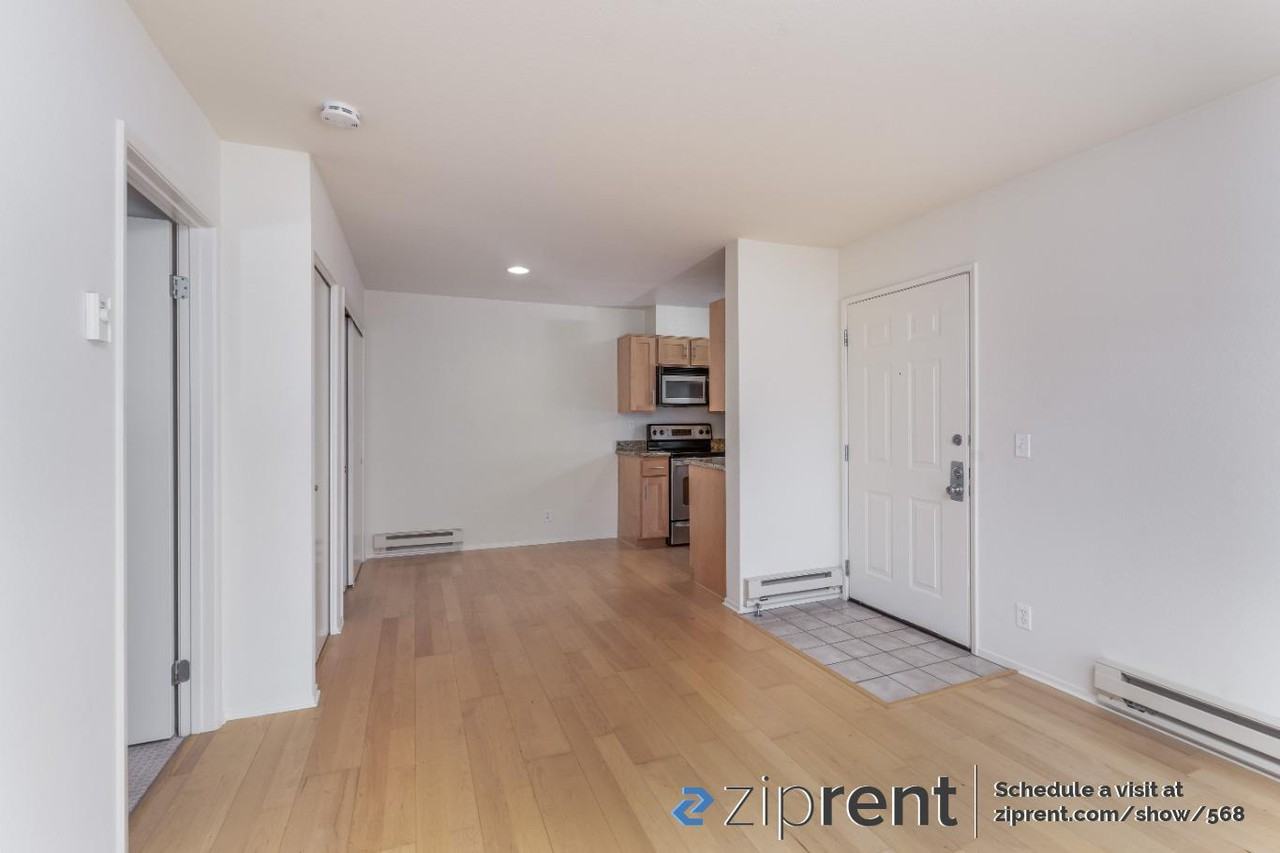 174 Bayside Ct - Photo 3 of 11