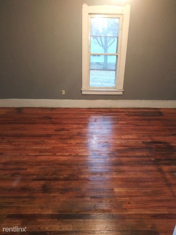 359 1/2 E Bowman St - Photo 2 of 9