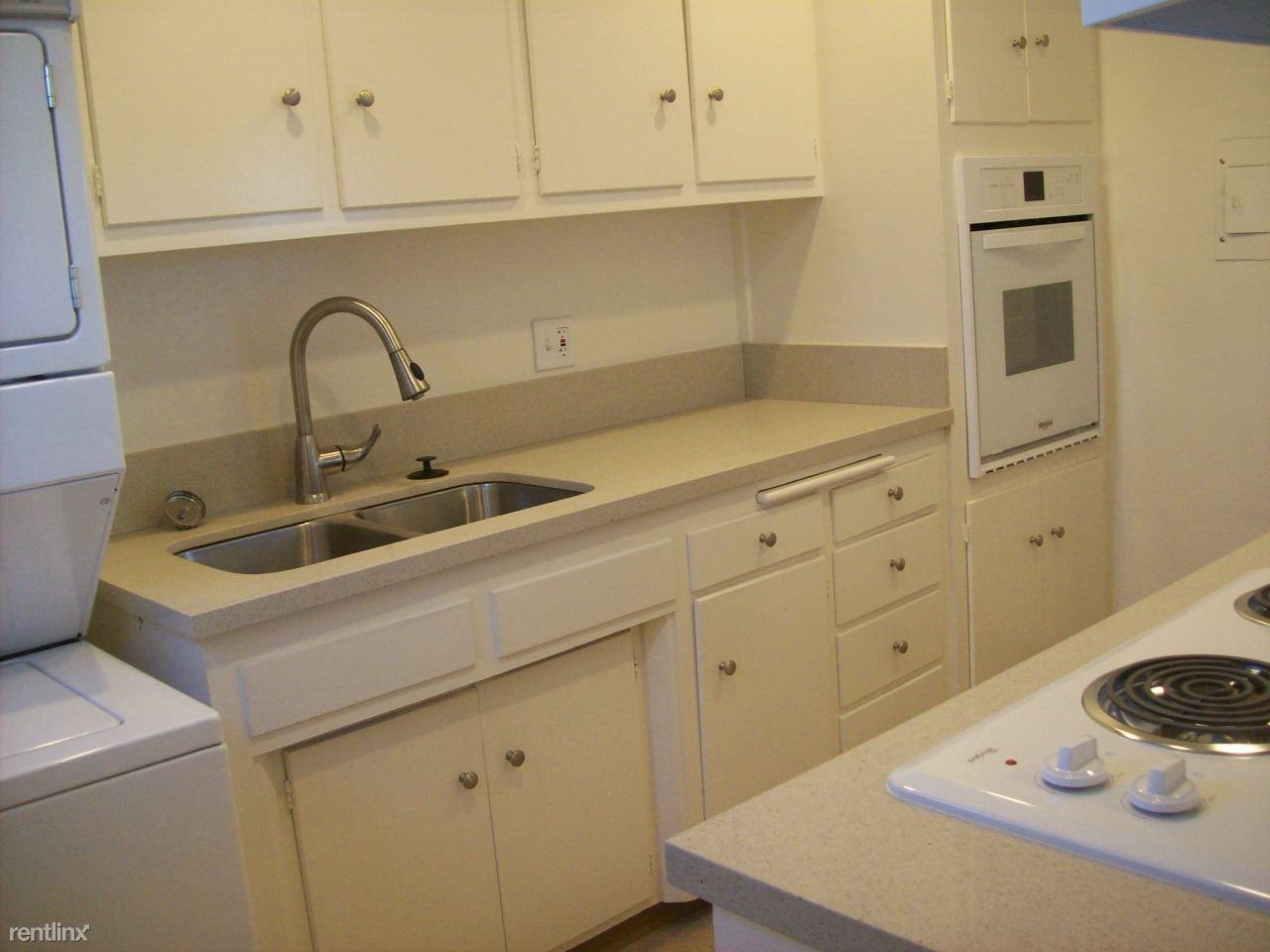 2864 Hickory Pl - Photo 2 of 7