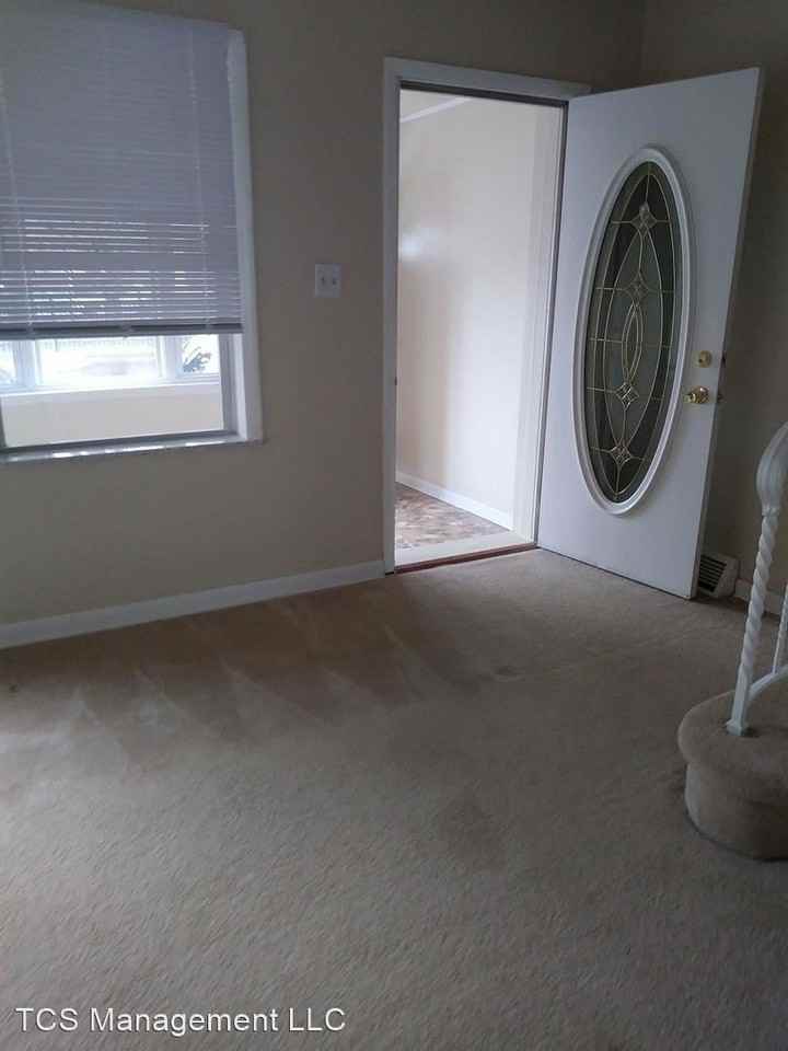 722 Mollbore Ter - Photo 2 of 7