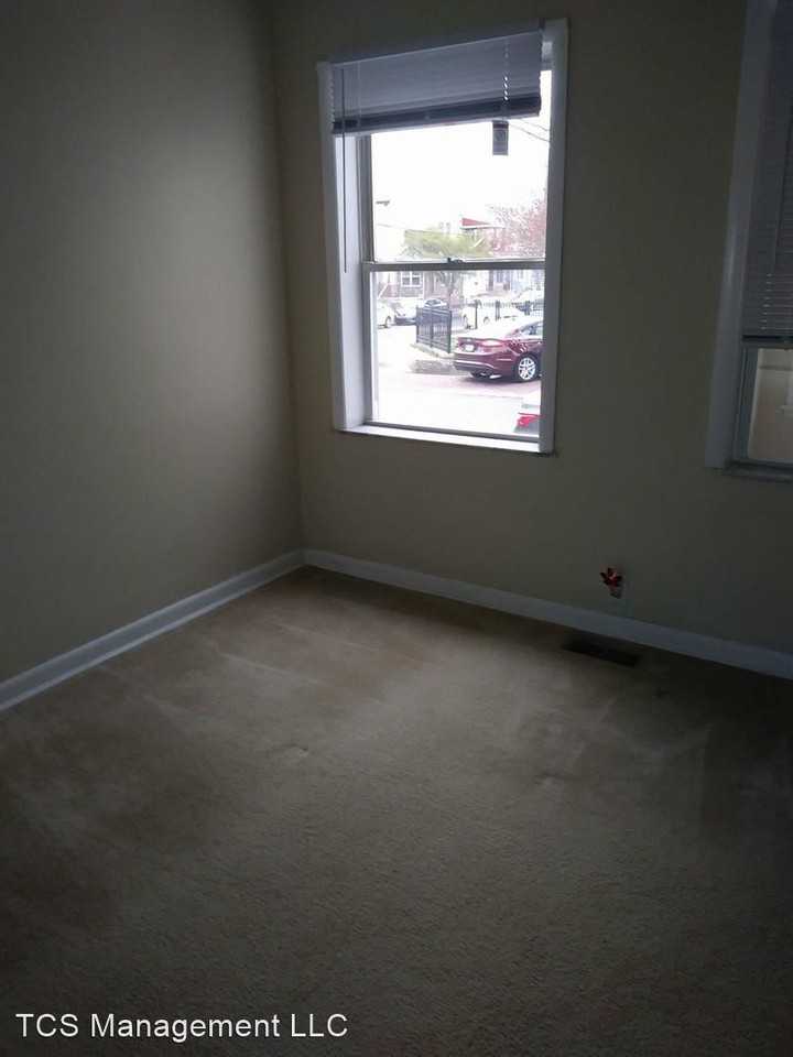 722 Mollbore Ter - Photo 3 of 7