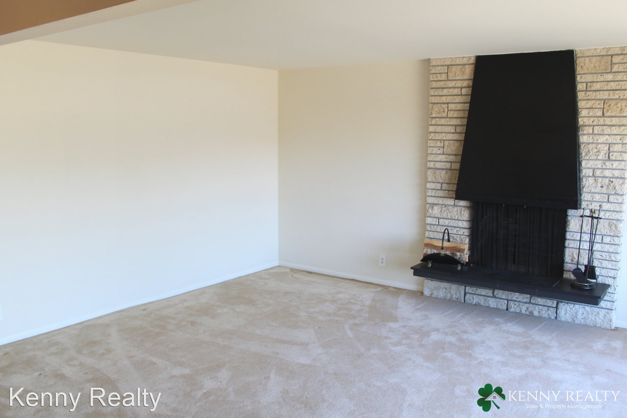 351 Serra Dr - Photo 3 of 21