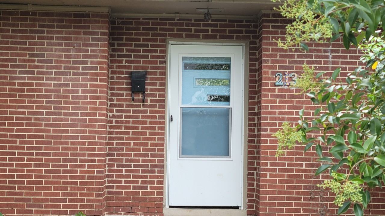 213 N Graham St - Photo 2 of 21